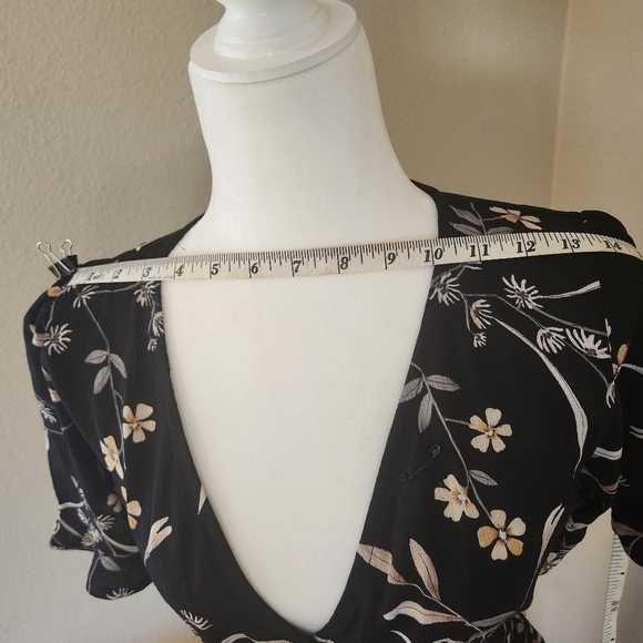 Lulu's Black Floral Wrap Dress size 2 - Picture 8 of 15